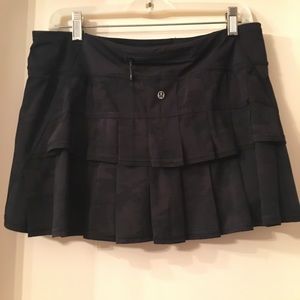 Black lululemon skirt with ruffled back.